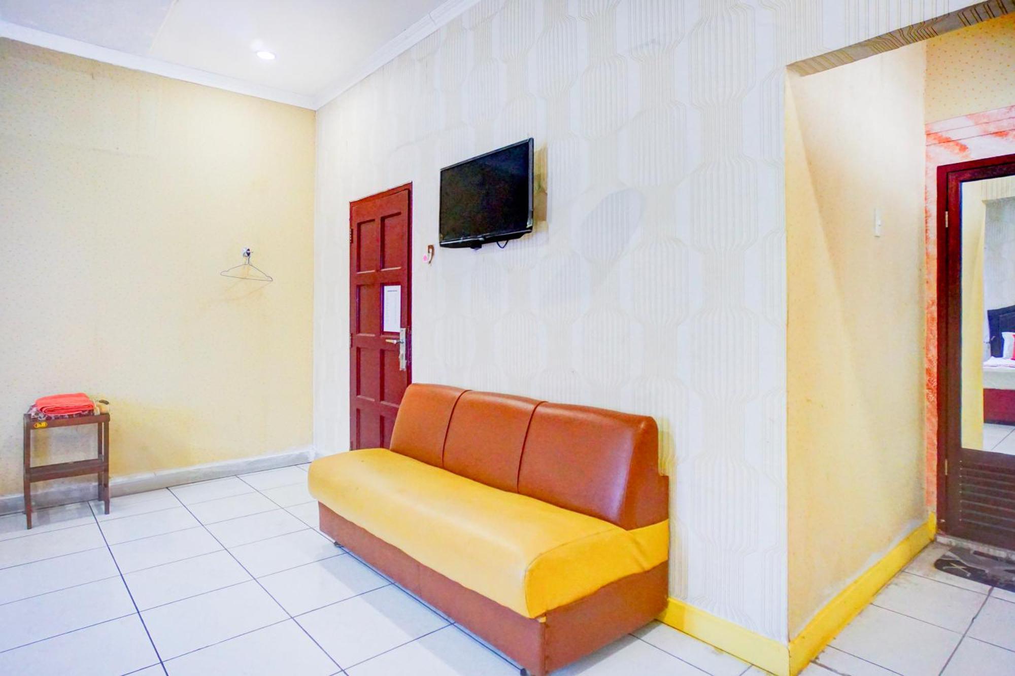 Hotel O Asyaffirah Near Masjid Raya Al Mashun Sm Raja Медан Экстерьер фото